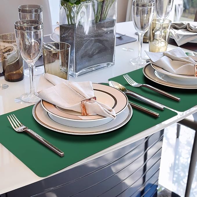 Faux Leather Placemats HeloHo Green Table Place Mats Set of 6 Waterproof Oilproof Heat Stain Resistant Placemats Washable Wipeable Placemat for Kitchen Dining Table Decoration Indoor Outdoor