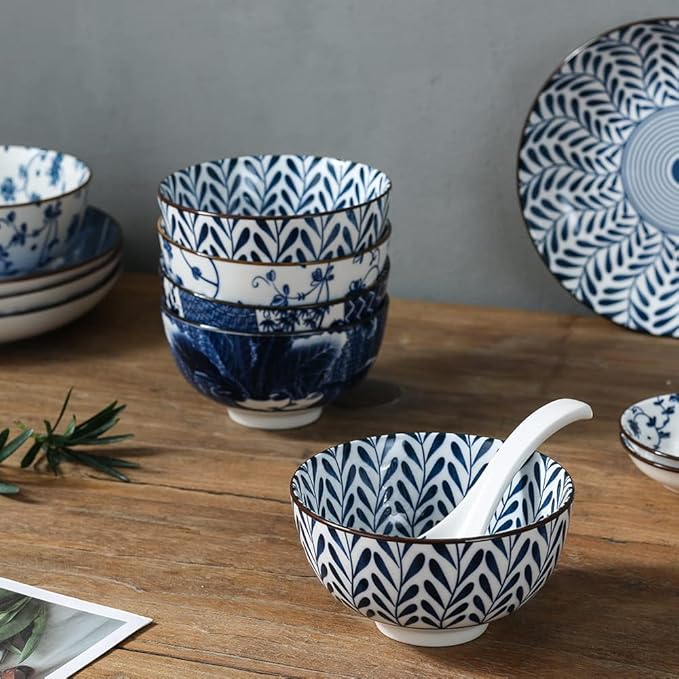 Gegong Blue and White Porcelain Dinnerware Set, Dishes, Bowl, Spoon, Chopsticks, Service for 1, Colorful Glazed Ceramic Set, Gift Box Packaging (Mixing)