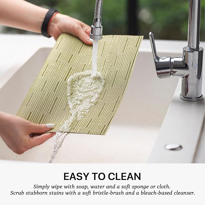 LEXMORE Placemats Set of 4 Vinyl/Plastic Woven Place Mats for Kitchen Table Indoor/Outdoor Washable Placemat Wipeable Dining Table Mats(Pea Green)