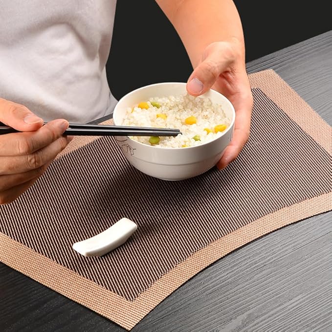 Shape Placemats for Round Dinner Table Woven Vinyl Wipe Clean Non Slip Plastic Table Mats Set of 6（Brown）