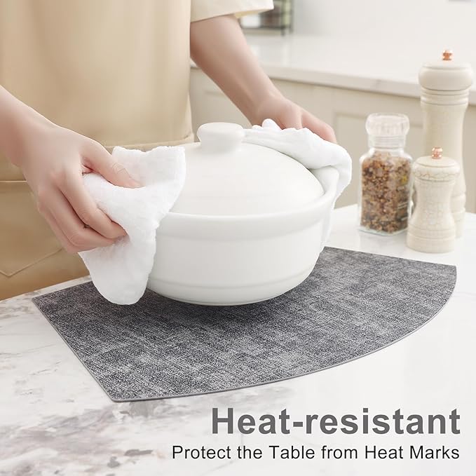 Homaxy Round Table Placemats Set of 4, Washable Wedge Shaped Faux Leather Table Mats, Wipeable Kitchen Dinner Place Mats for Indoor Outdoor, Black & White