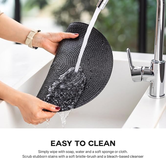 Round Placemats Set of 4 Plastic Woven Placemats Washable Wipeable Table Mats for Dining Table Heat Resistant Non-Slip Circle Place Mats (Black)