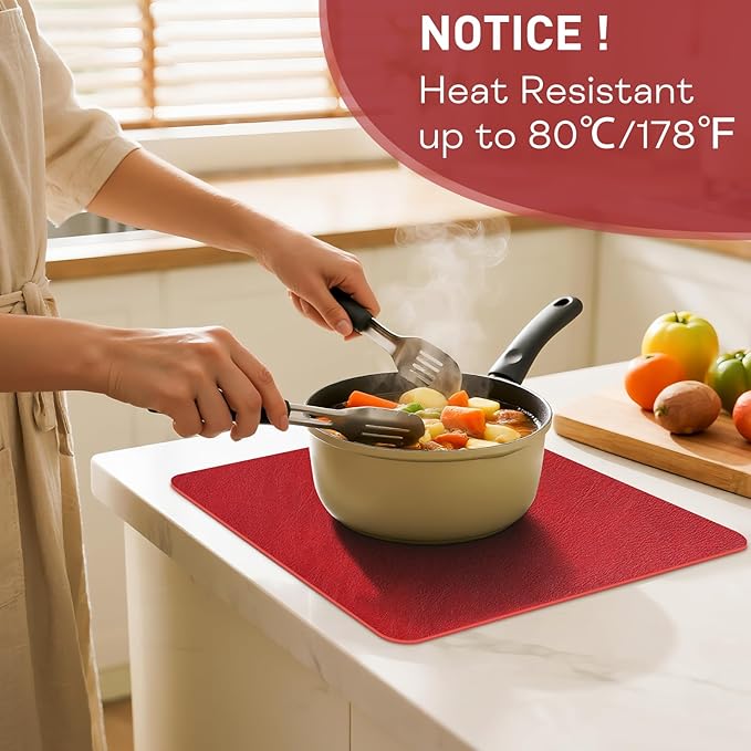 Faux Leather Placemats Set of 6, Washable Place Mats, Wipeable Waterproof Oil-Proof Heat Resistant Table Mats, Non-Slip Vinyl Placemats Rectangular Place Mat for Table Indoor Outdoor (Red)