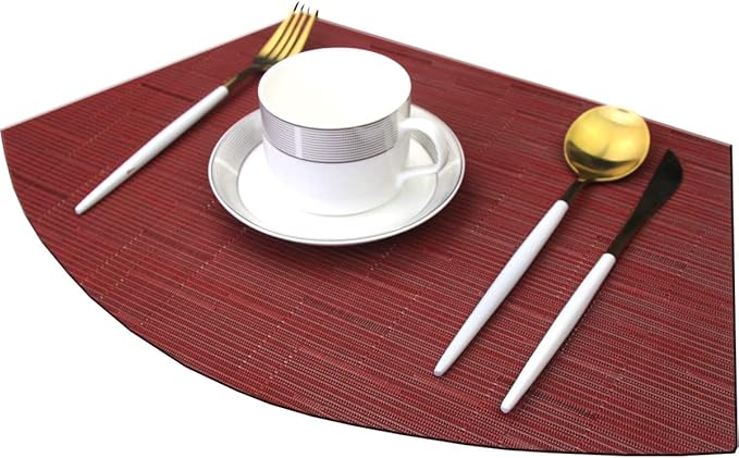 Wedge Placemats for Round Dining Table Woven Vinyl Easy Wipe Plastic Non Slip Table Mats Set of 6（Red）
