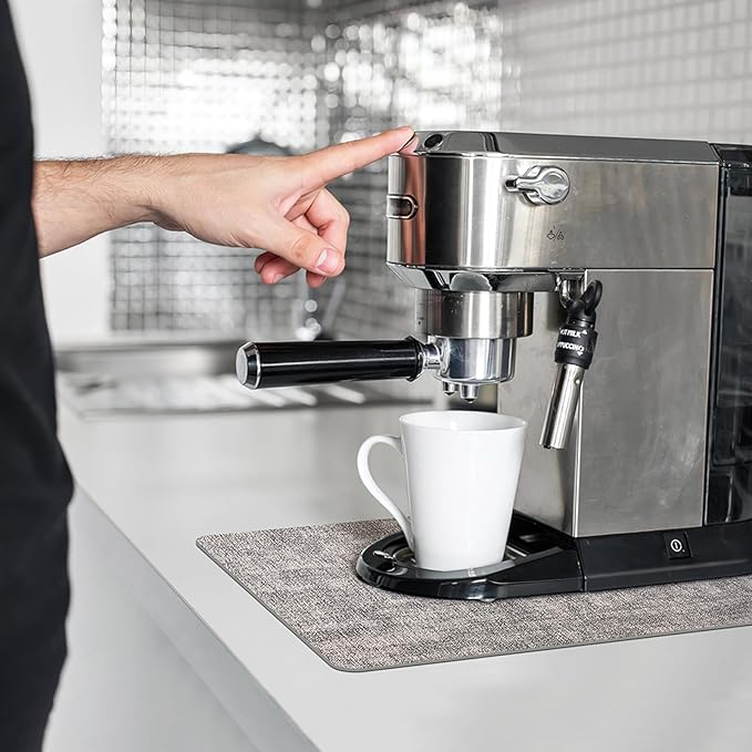 Placemats Set of 6 Washable, Heat Resistant Table Placemats Wipeable Faux Leather Place Mats Non Slip, Waterproof Square Table Mats for Indoor Outdoor, Light Grey