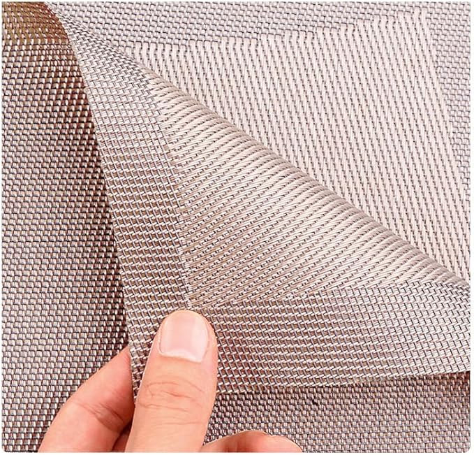 Wedge Shape Placemats for Round Dinner Table Woven Vinyl Wipe Clean Non Slip Plastic Table Mats Set of 4（Champagne）