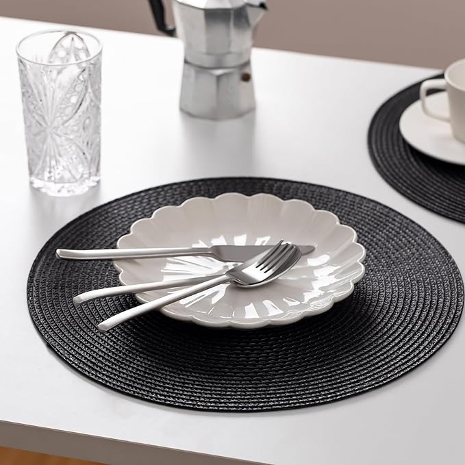 Round Placemats Set of 6 Plastic Woven Placemats Washable Wipeable Table Mats for Dining Table Heat Resistant Non-Slip Circle Place Mats (Black)