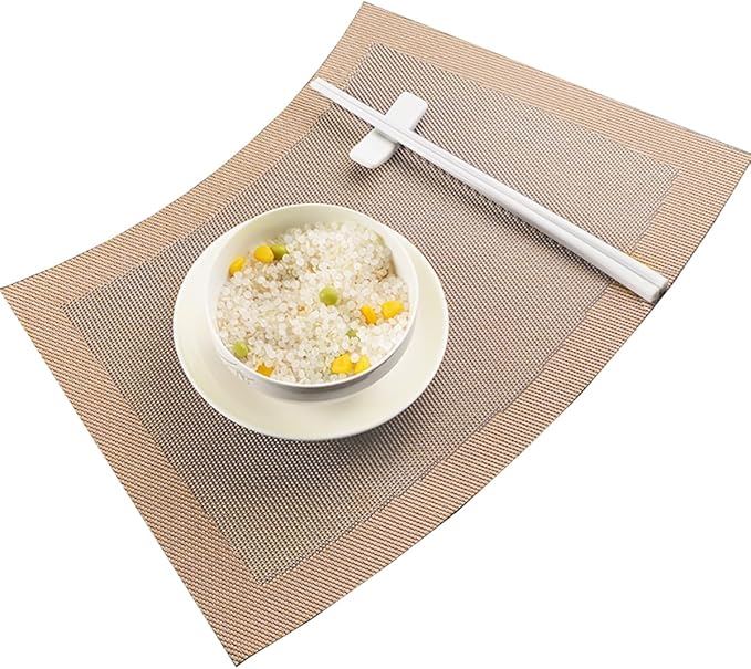 Wedge Shape Placemats for Round Dinner Table Woven Vinyl Wipe Clean Non Slip Plastic Table Mats Set of 4（Champagne）