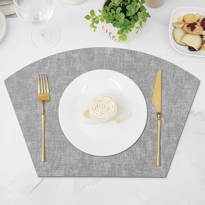 Homaxy Round Table Placemats Set of 4, Washable Wedge Shaped Faux Leather Table Mats, Wipeable Kitchen Dinner Place Mats for Indoor Outdoor, Light Grey