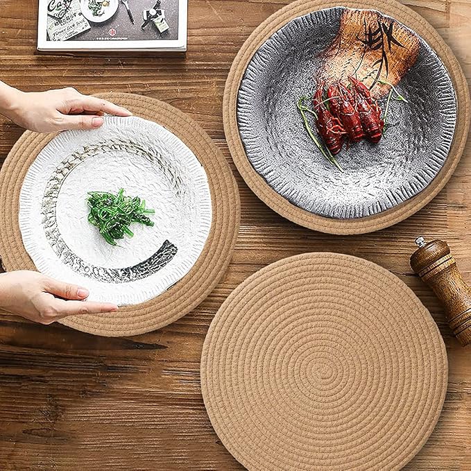 4 Pack Jute Woven Placemats, 13.8 inches Round Braided Brown Tablemats Handmade Weave Placemats Heat Resistant Non-Slip Fabric Rustic Large Plate Chargers for Dining Table