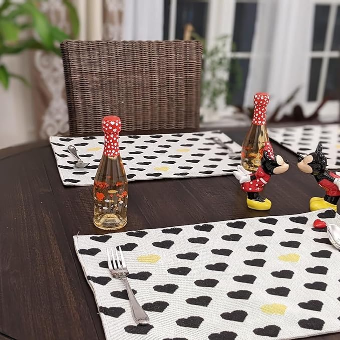DaDa Bedding Woven Tapestry Heart Placemats – Set of 4 – Black & Gold Heart Pattern Table Mats for Dining Room – Rustic Farmhouse Valentine’s Day Decor & Everyday Kitchen Table Setting – 13" x 19"