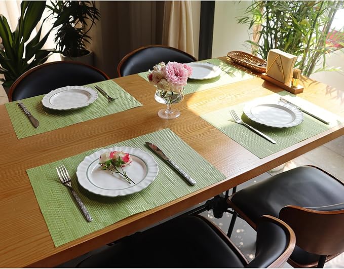 Placemats Set of 4,Heat Resistant Non-Slip Table Mats,Place mats for Dining Table,Washable Durable PVC Vinyl Woven Placemat（Pea Grean）