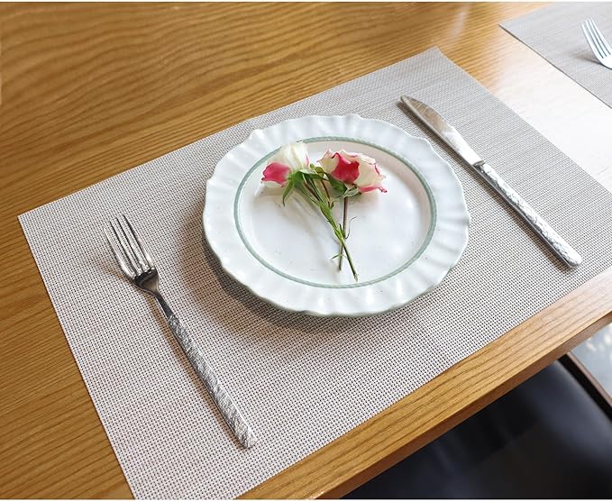 Placemats Set of 4,Heat Resistant Non-Slip Table Mats,Place mats for Dining Table,Washable Durable PVC Vinyl Woven Placemat（Beige）