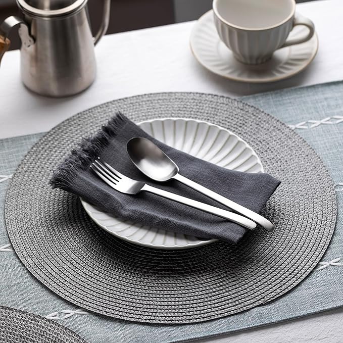Round Placemats Set of 4 Plastic Woven Placemats Washable Wipeable Table Mats for Dining Table Heat Resistant Non-Slip Circle Place Mats (Gray)