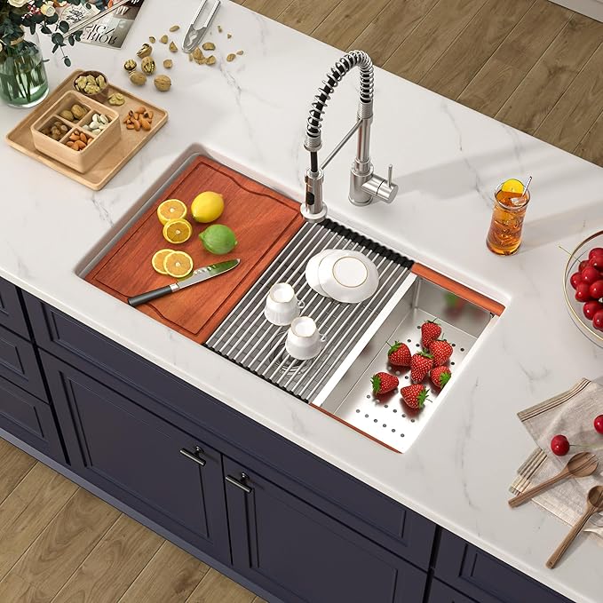 33 White Glossy Kitchen Sink 33''x19'' Undermount Fireclay Sink Single Bowl Porcelain Sinks Ceramic Deep Bowl Farmer Basin with Bottom Grid & Strainer Easy To Clean and Noise Reduction