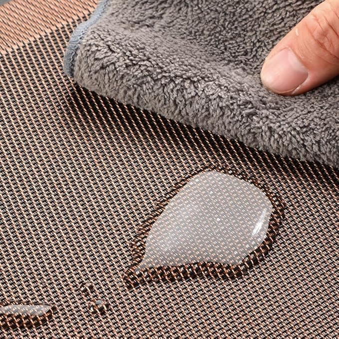 Wedge Placemats for Round Dinner Table Woven Vinyl Wipe Clean Non Slip Plastic Table Mats Set of 6（Champagne）